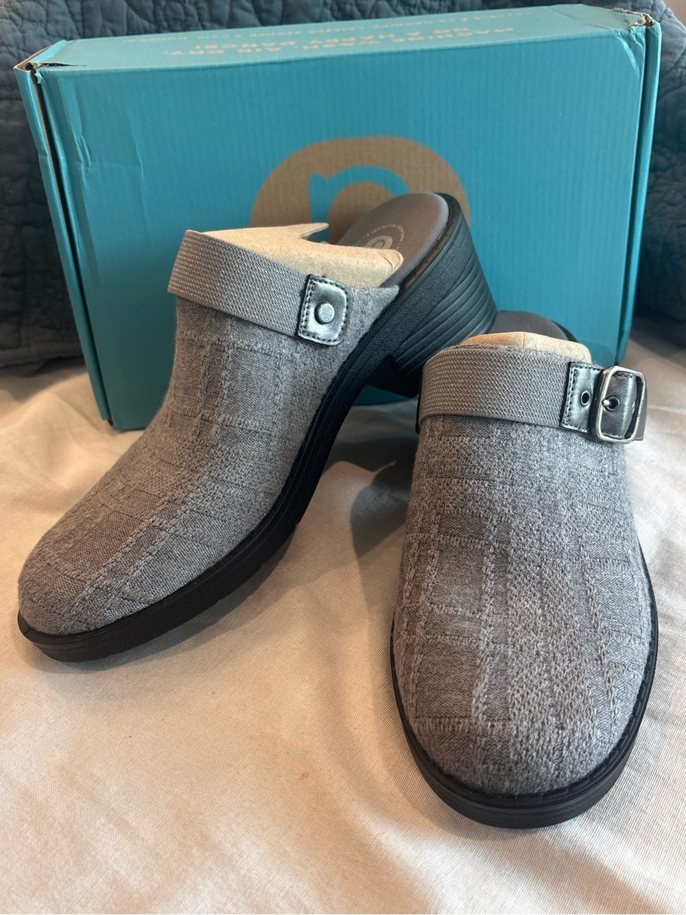 BZees Open Book Gray Clog Mules Wide Size 8 Comfort Shoes NIB Adjustable Strap